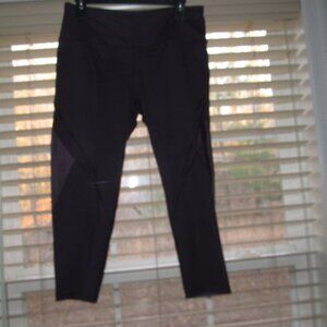 Victoria Sport Knockout Capri High-Rise Leggings L Purple Performance Sporty